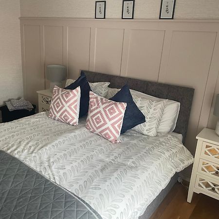 Apartamento Large Townhouse With Gardens Kingscourt Exterior foto