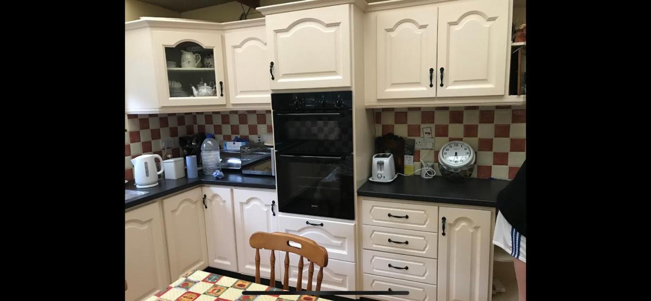 Apartamento Large Townhouse With Gardens Kingscourt Exterior foto