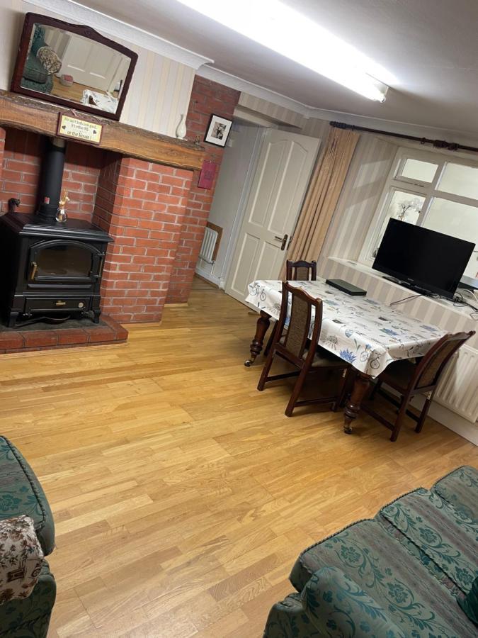 Apartamento Large Townhouse With Gardens Kingscourt Exterior foto