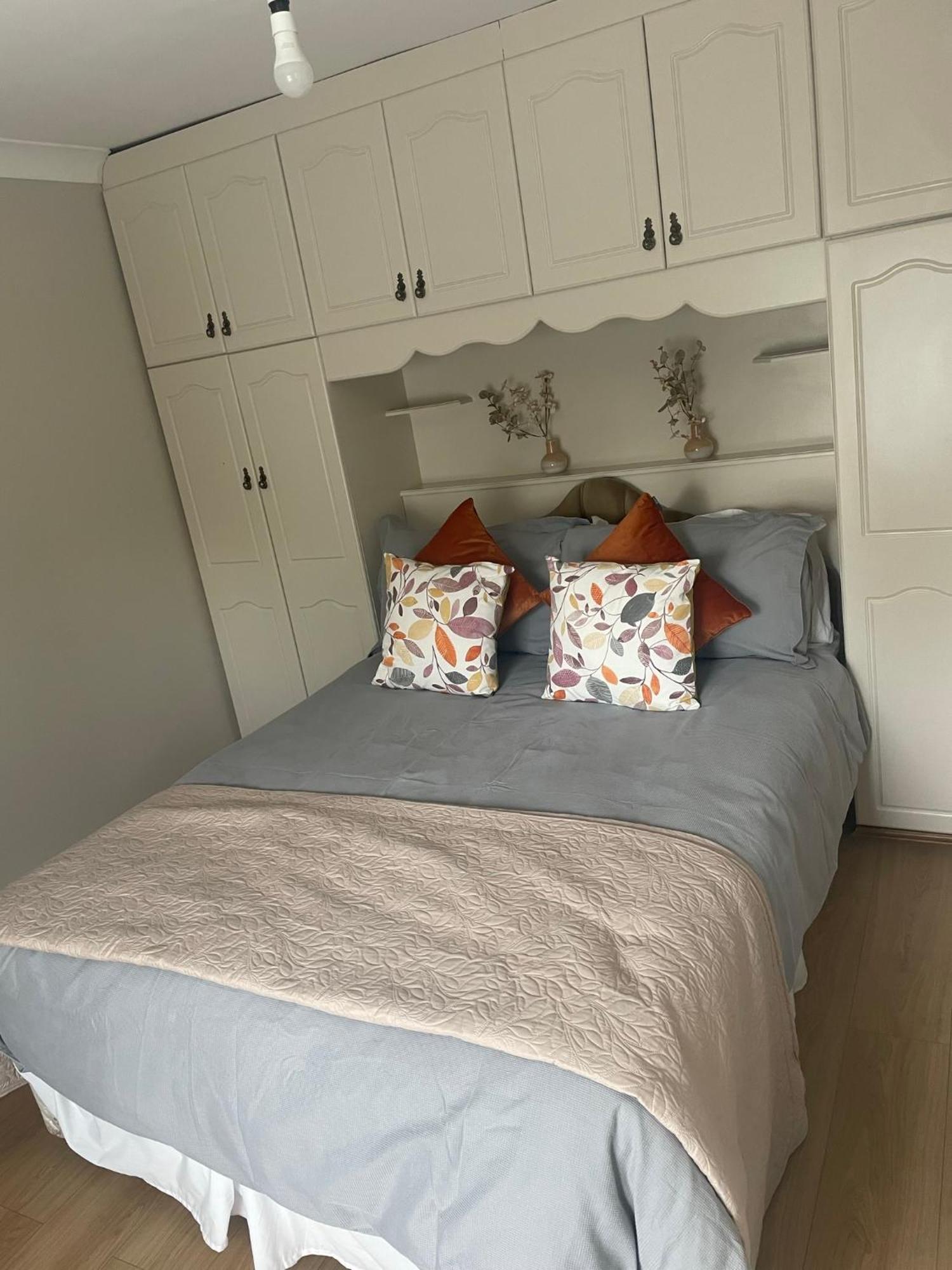 Apartamento Large Townhouse With Gardens Kingscourt Exterior foto